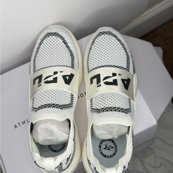 APL Women's Techloom Bliss in Ivory and Dark Army olive green 8 - Picture 4 of 8